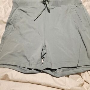 Yogalicious Lux Avenue 4" Athletic Shorts Size S Sage Green Grey Soft